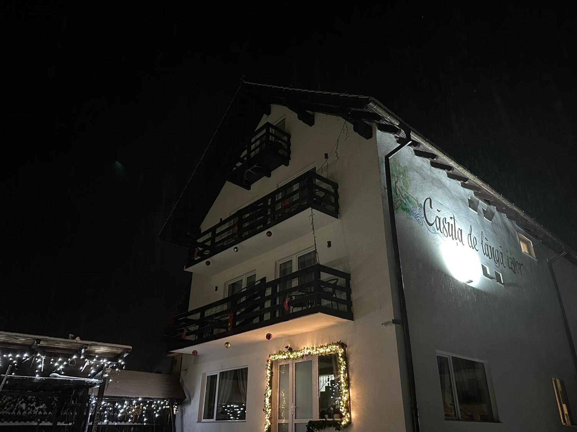 Casuta De Langa Izvor Hotel Moeciu De Sus Exterior photo